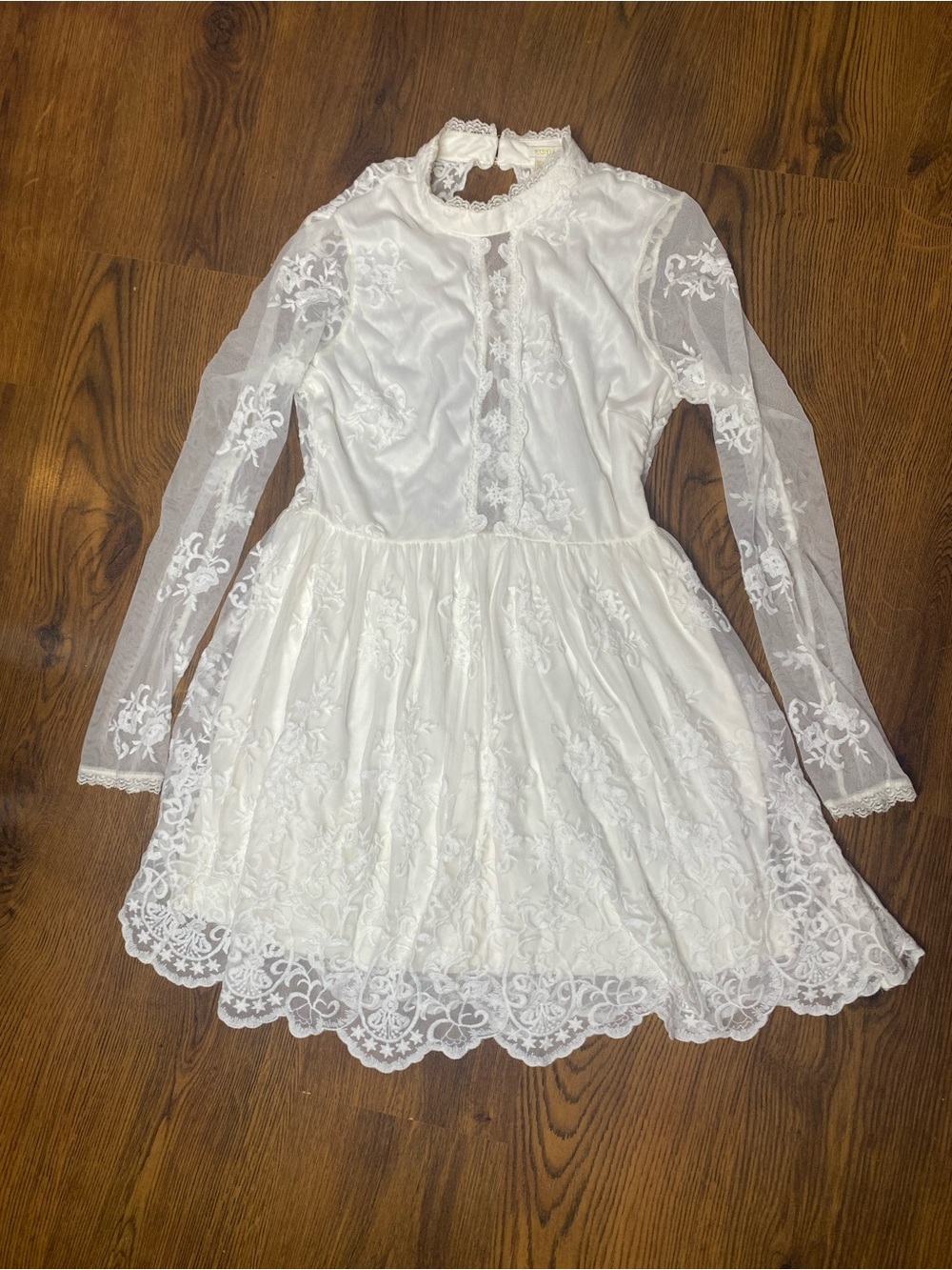 🌷 Forever 21 🌷 Vintage White Lace Long-Sleeve Dress